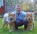 Vilima med huss och mamma Dinah Sommaren 2011.jpg